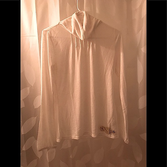 NWOT-DKNY Jeans, Ivory long sleeve cowl neck turtleneck w/detail. Chic top! M - Picture 1 of 3